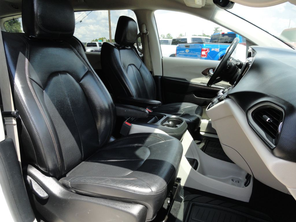 2019 Chrysler Pacifica Image 8