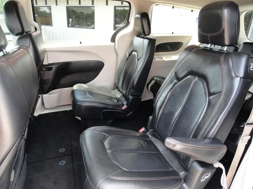 2019 Chrysler Pacifica Image 9