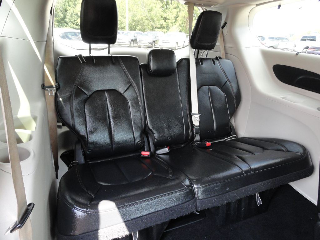 2019 Chrysler Pacifica Image 12
