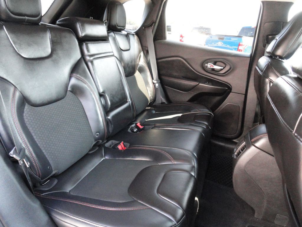 2019 Jeep Cherokee Image 7