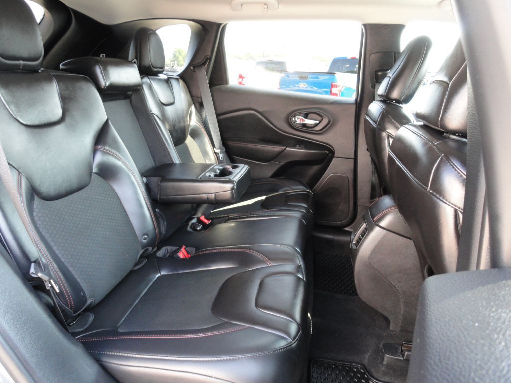 2019 Jeep Cherokee Image 8