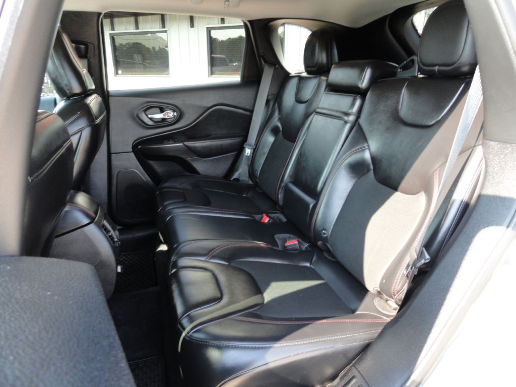 2019 Jeep Cherokee Image 10
