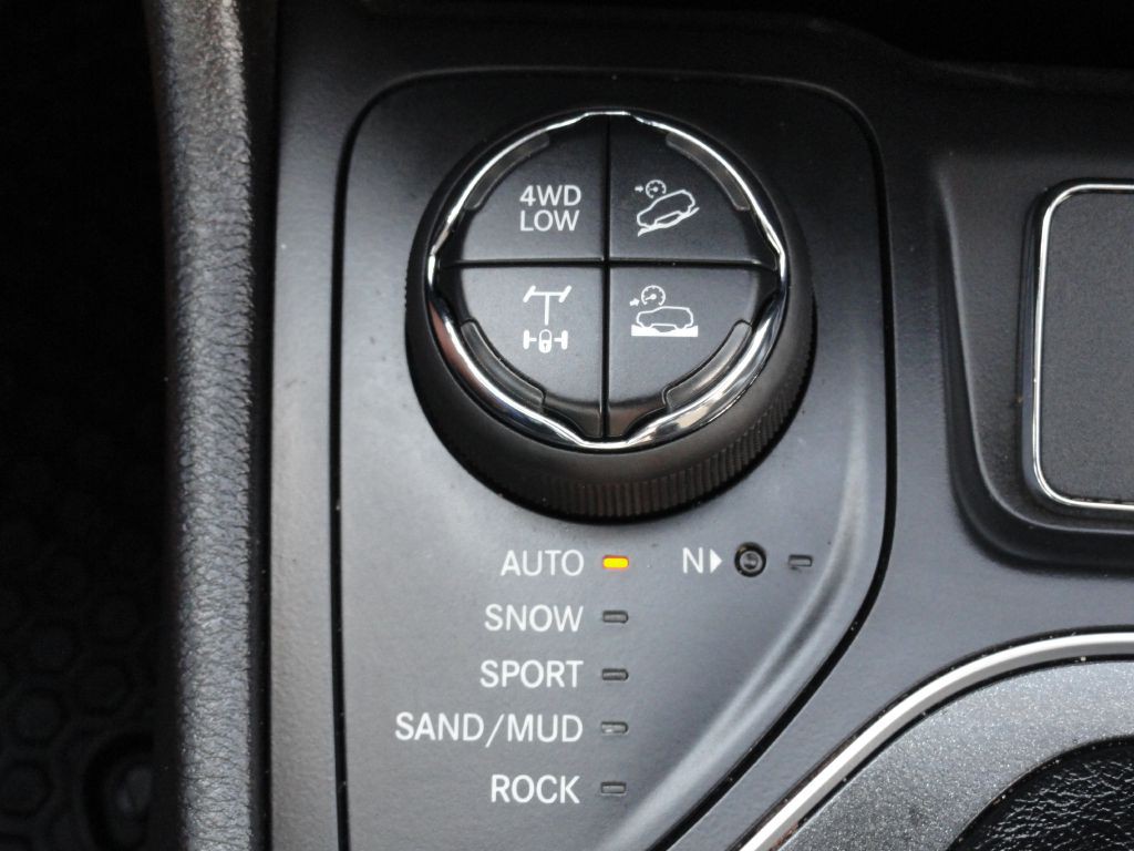 2019 Jeep Cherokee Image 25