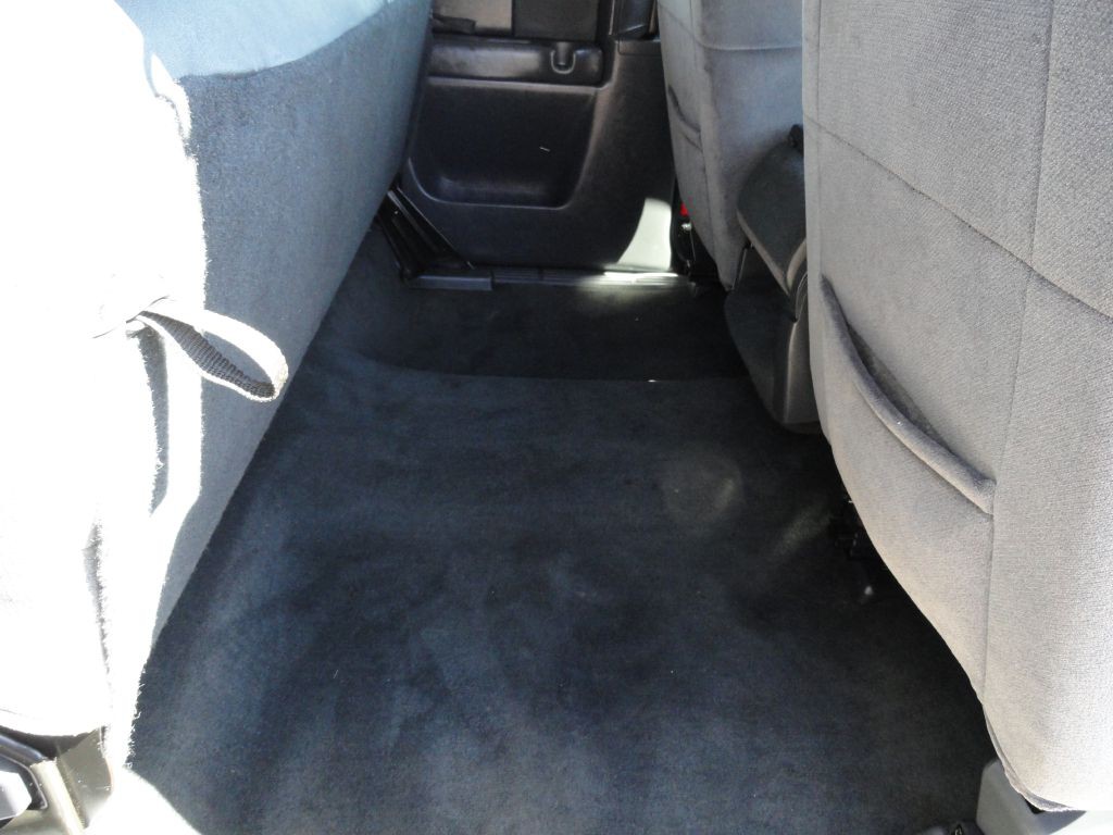 2002 GMC Sierra Image 8