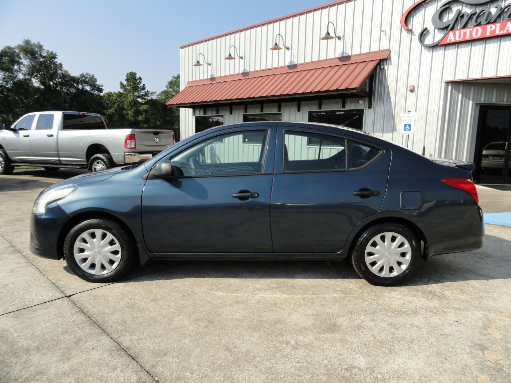 2015 Nissan Versa Image 3