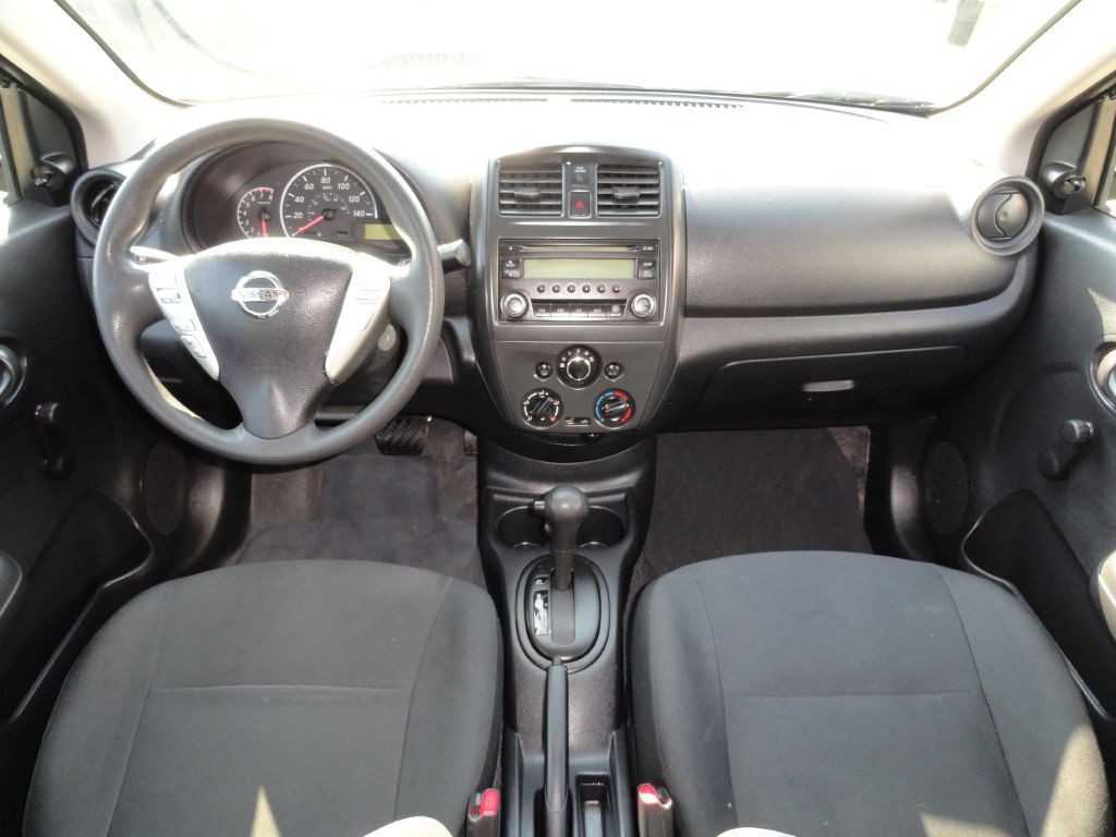 2015 Nissan Versa Image 6