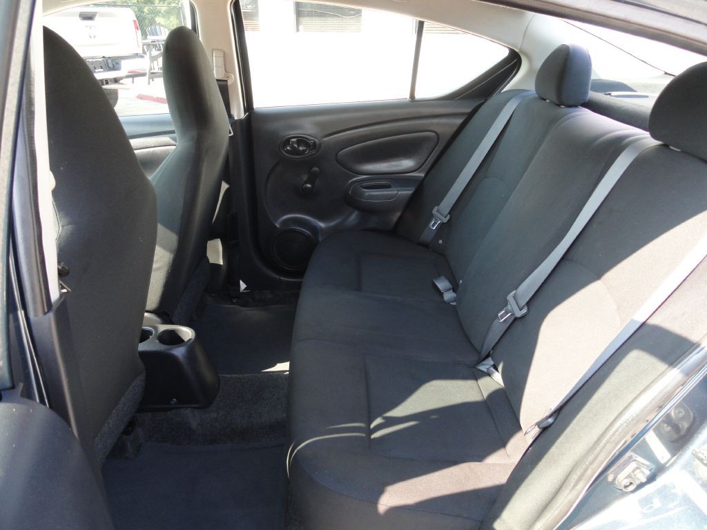 2015 Nissan Versa Image 9