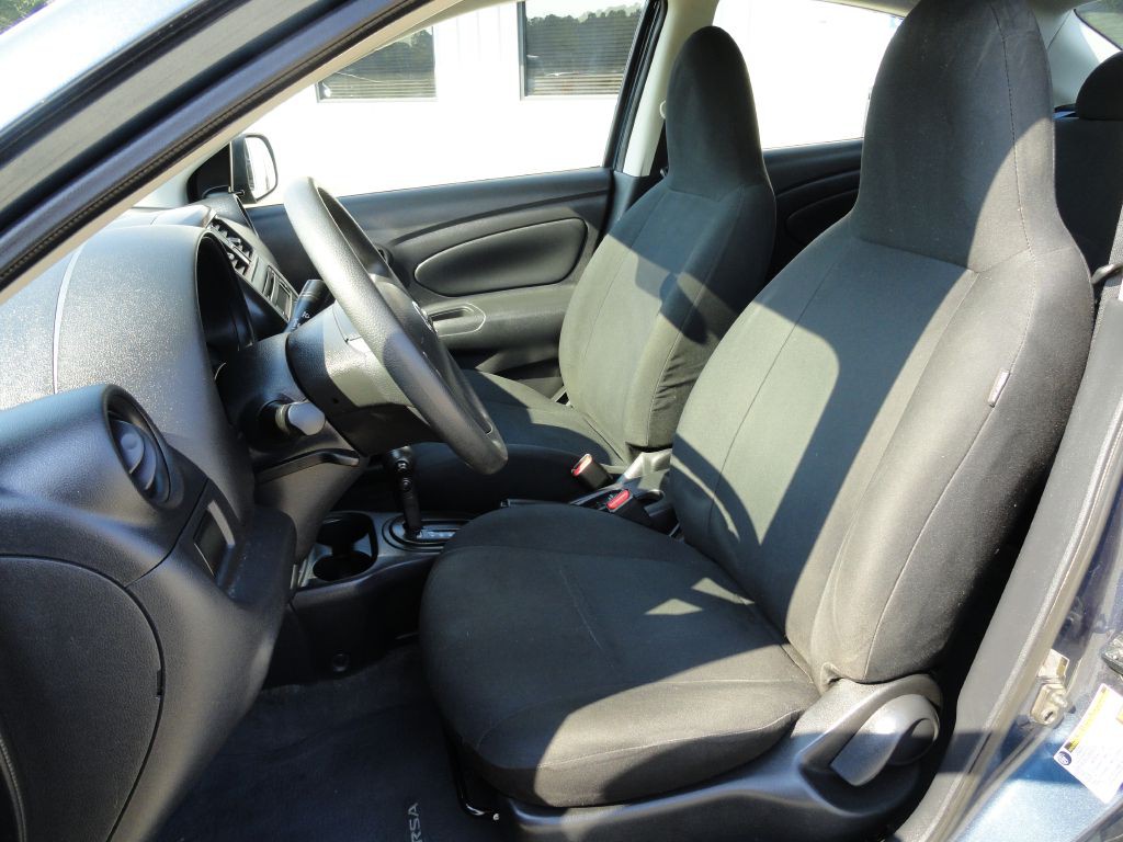 2015 Nissan Versa Image 10