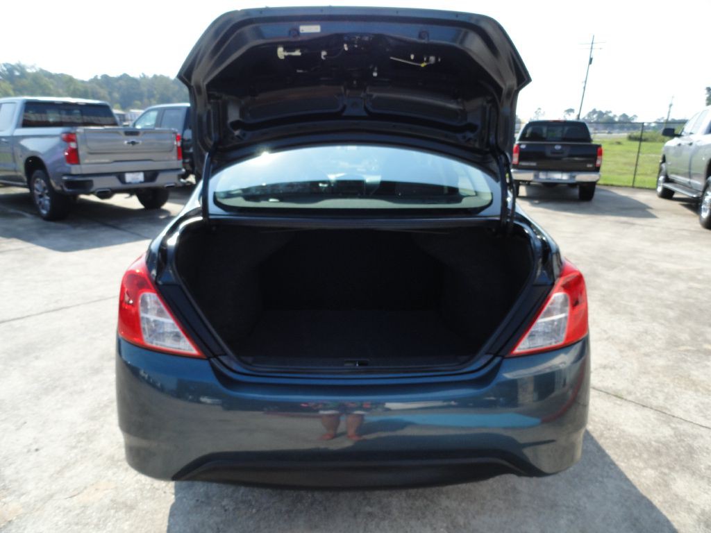 2015 Nissan Versa Image 11