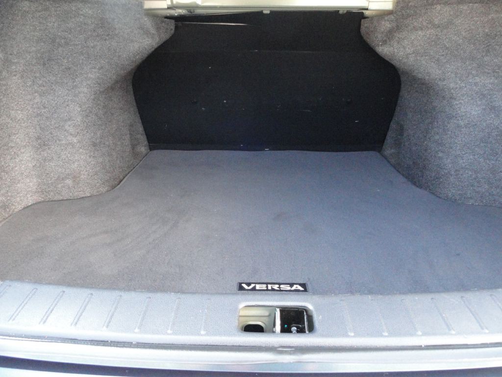 2015 Nissan Versa Image 12