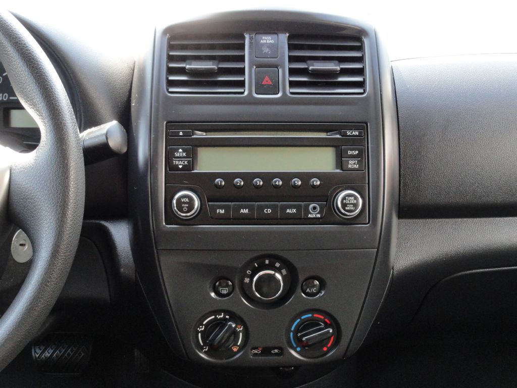 2015 Nissan Versa Image 13