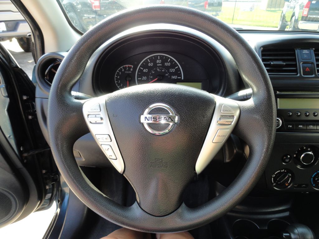 2015 Nissan Versa Image 15