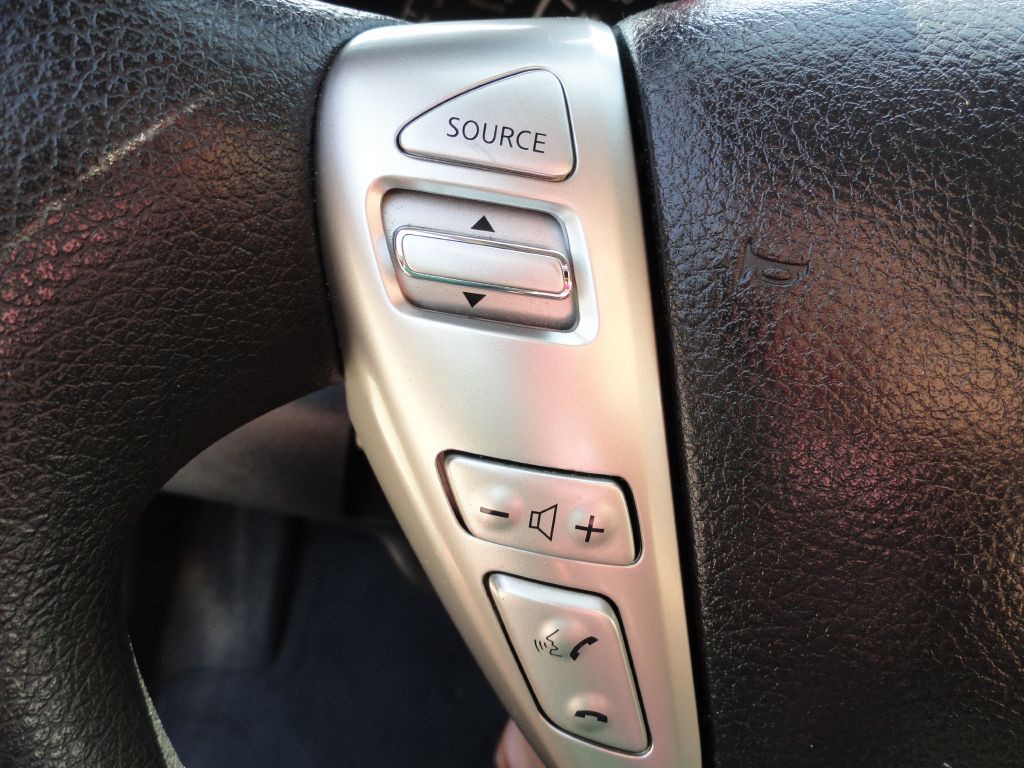 2015 Nissan Versa Image 16