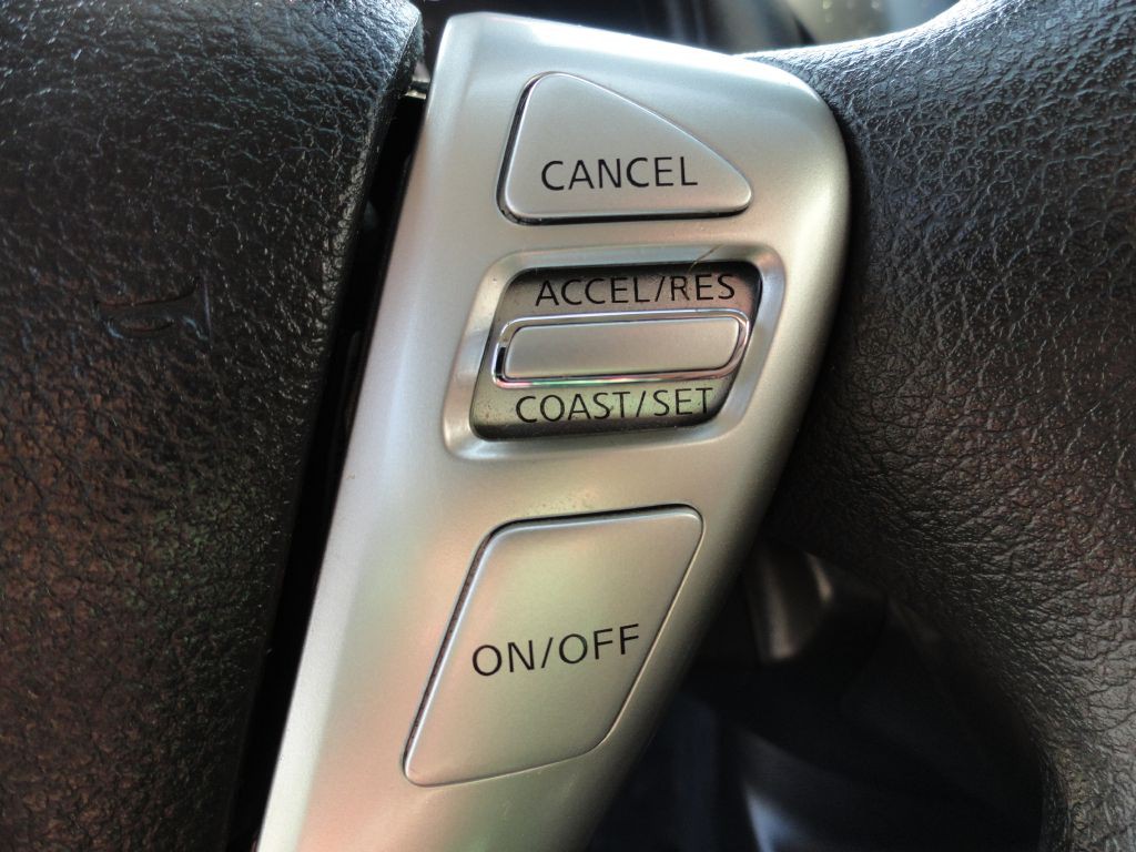 2015 Nissan Versa Image 17