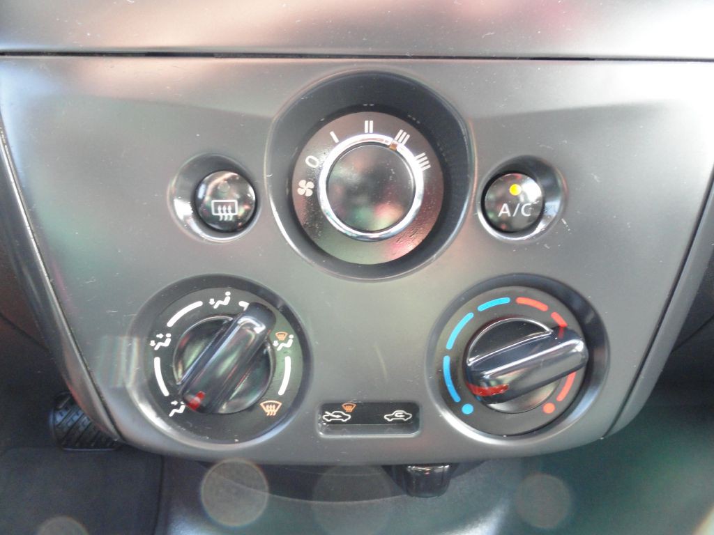 2015 Nissan Versa Image 18