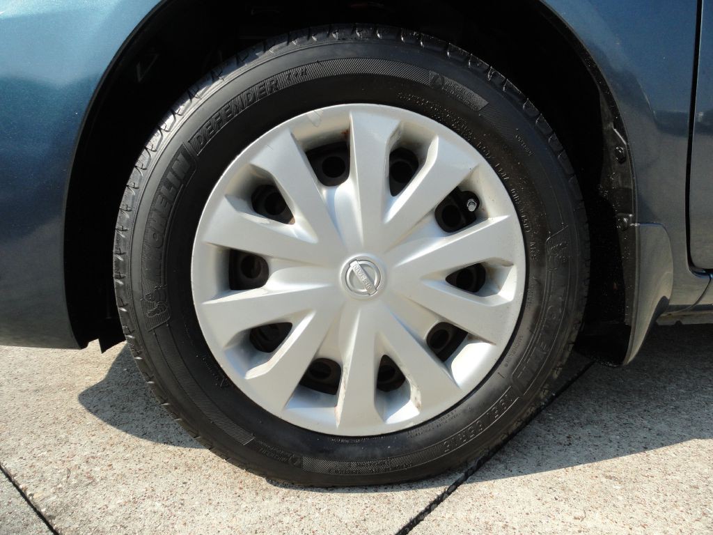 2015 Nissan Versa Image 19