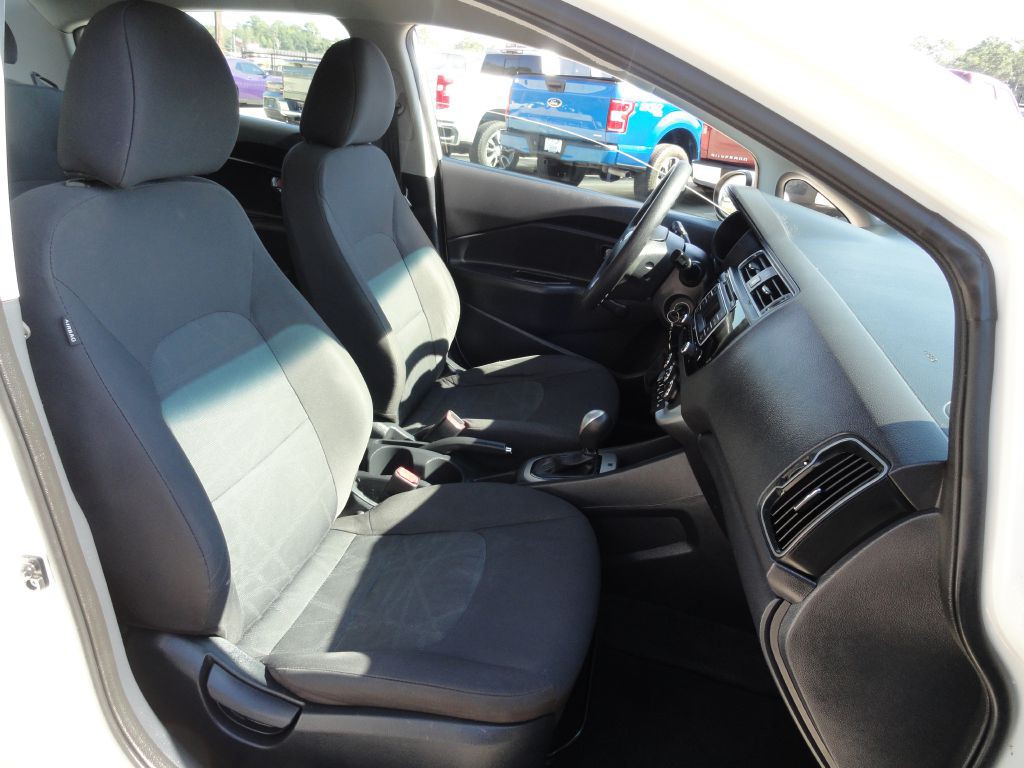 2017 Kia Rio Image 9
