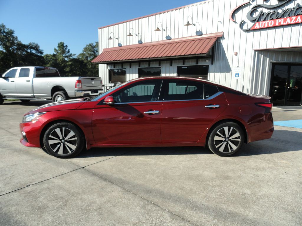 2021 Nissan Altima Image 3