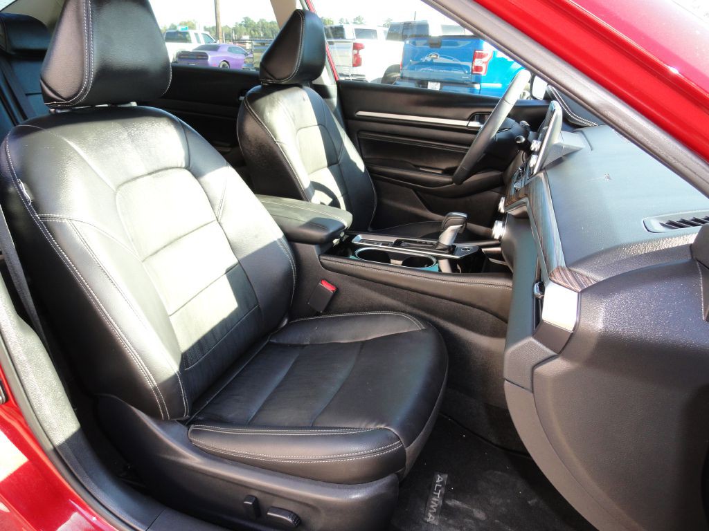 2021 Nissan Altima Image 8