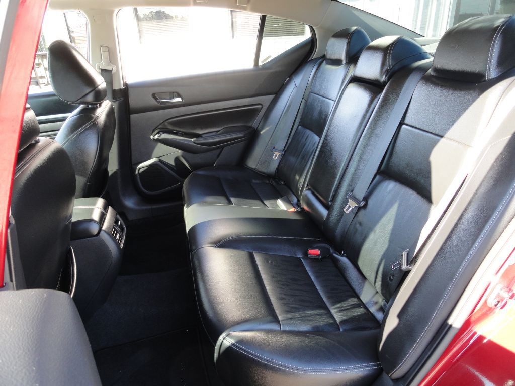 2021 Nissan Altima Image 9