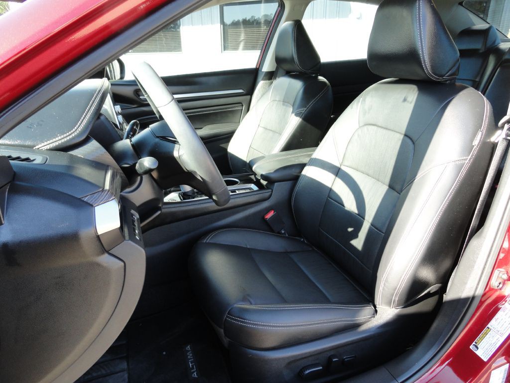 2021 Nissan Altima Image 10