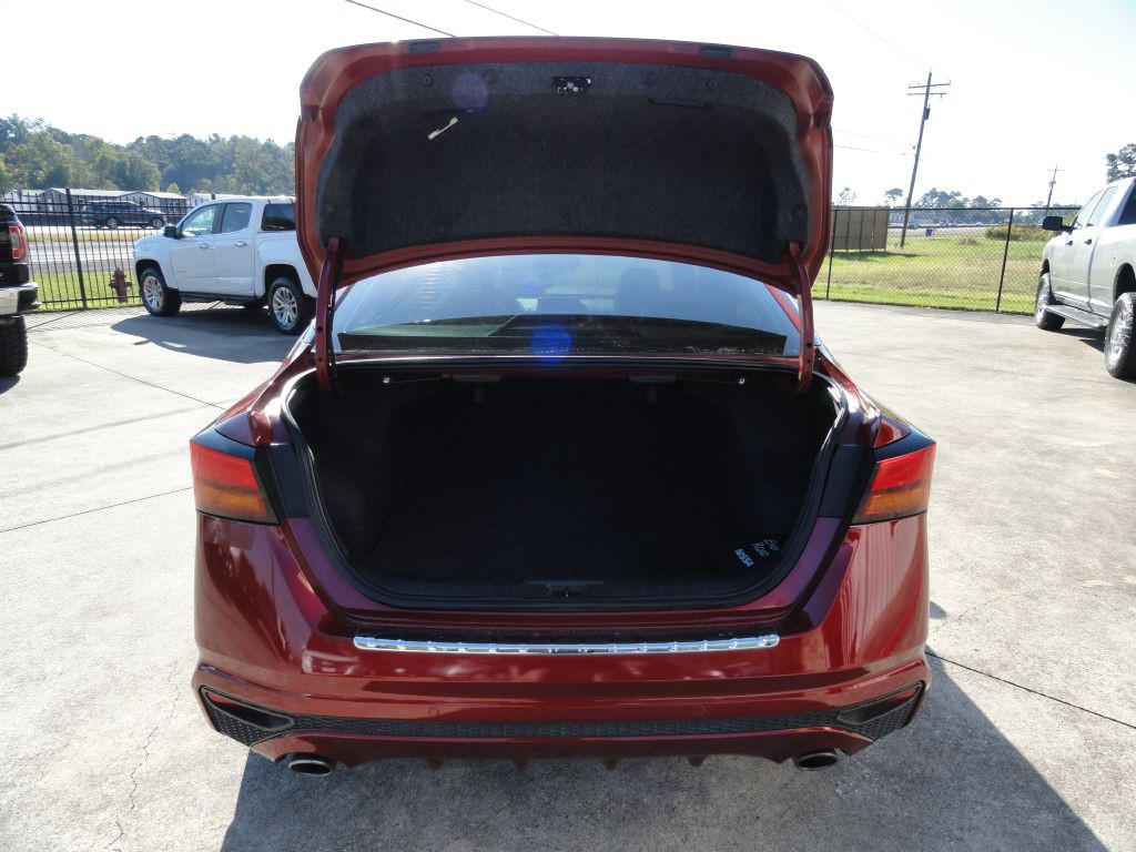 2021 Nissan Altima Image 11