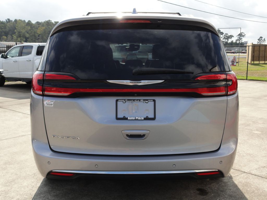 2021 Chrysler Pacifica Image 4