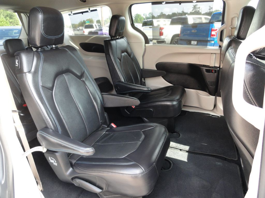 2021 Chrysler Pacifica Image 7
