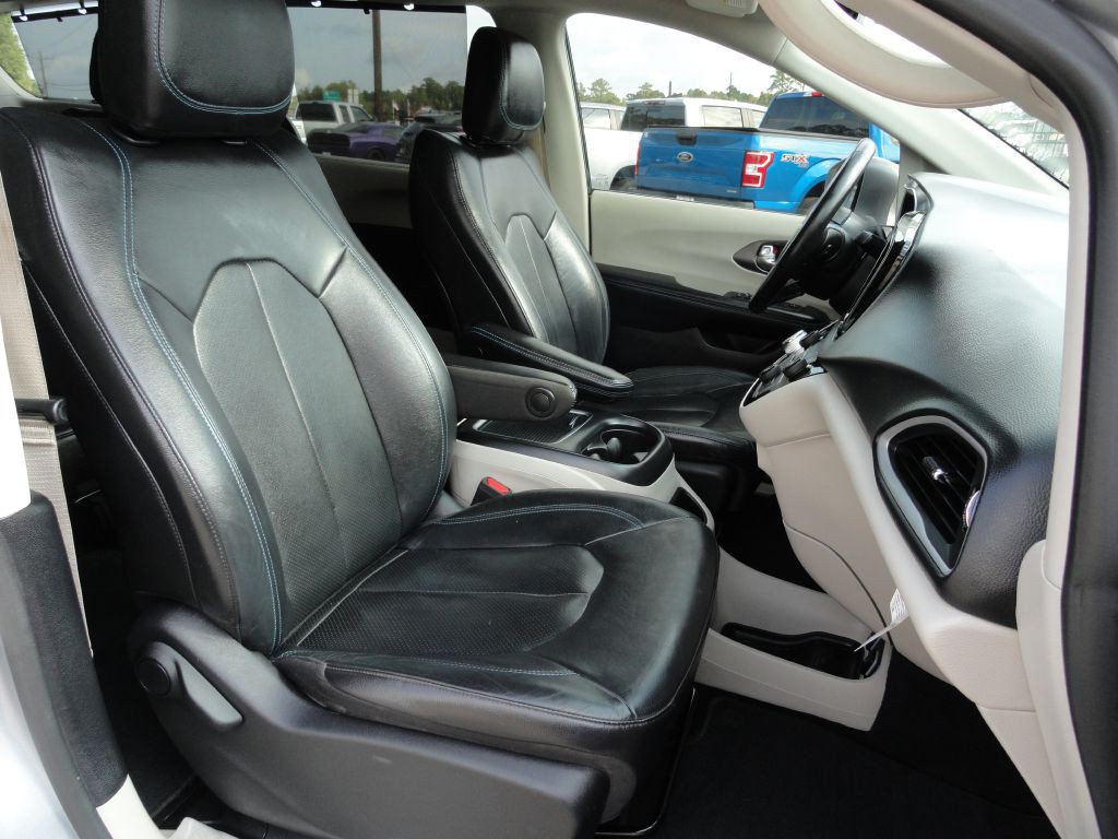2021 Chrysler Pacifica Image 8