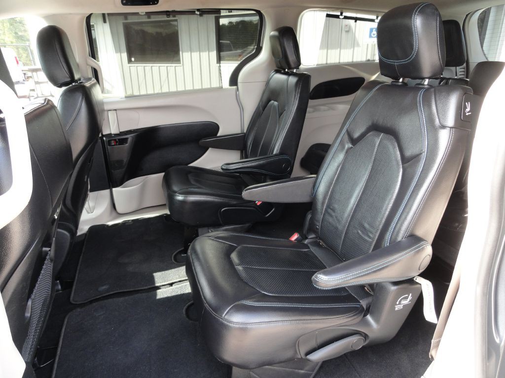2021 Chrysler Pacifica Image 9