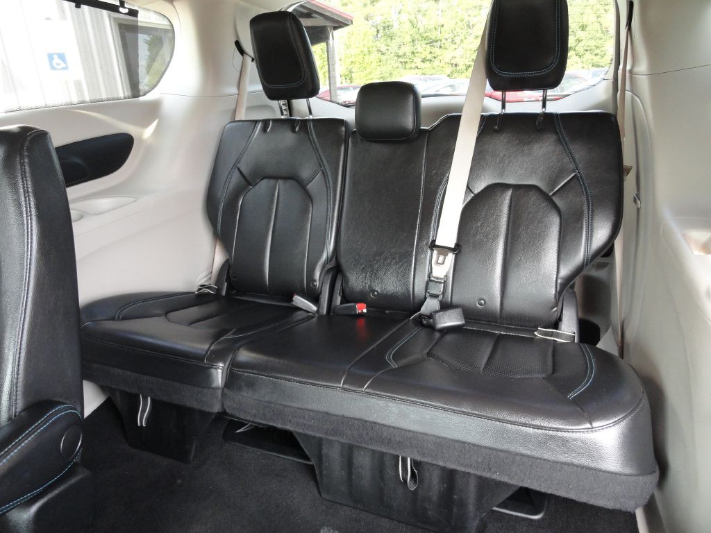 2021 Chrysler Pacifica Image 12
