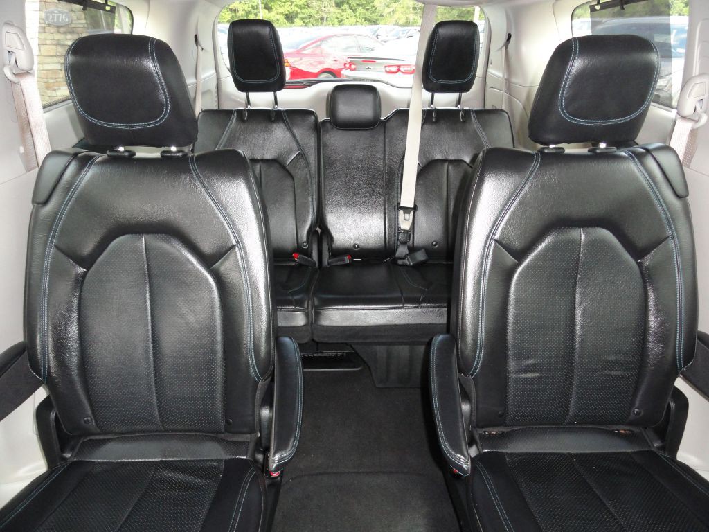 2021 Chrysler Pacifica Image 13