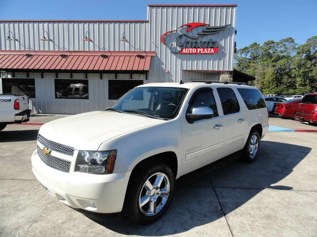 2013 Chevrolet Suburban Image 1