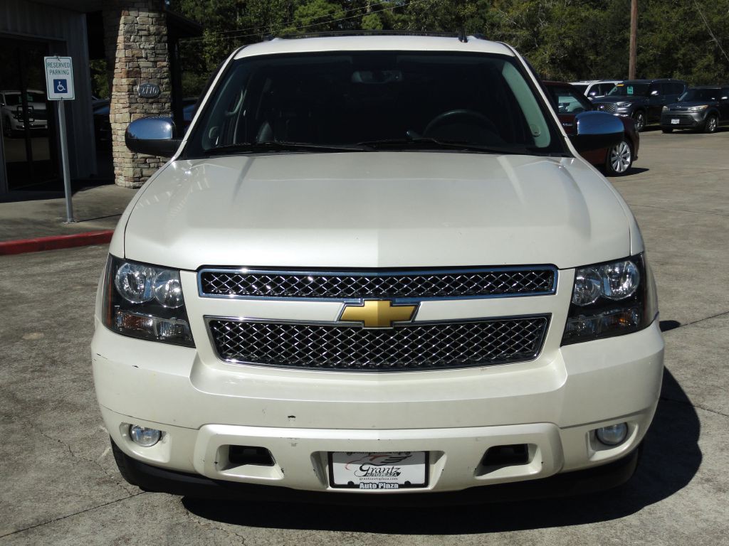 2013 Chevrolet Suburban Image 2