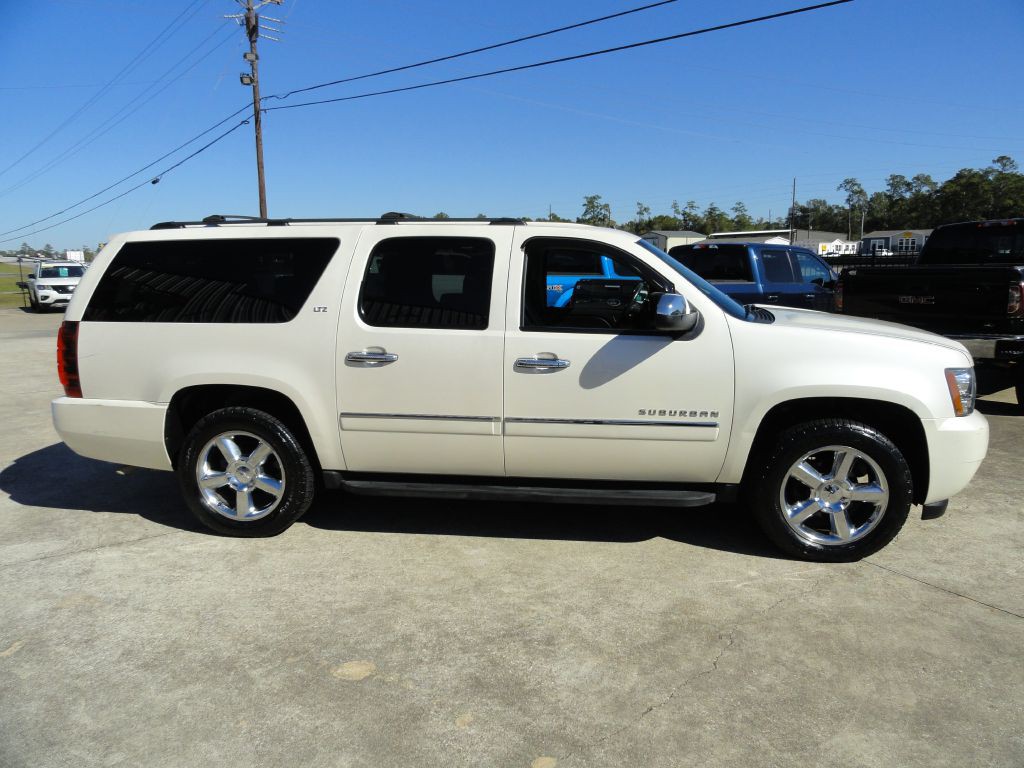 2013 Chevrolet Suburban Image 5