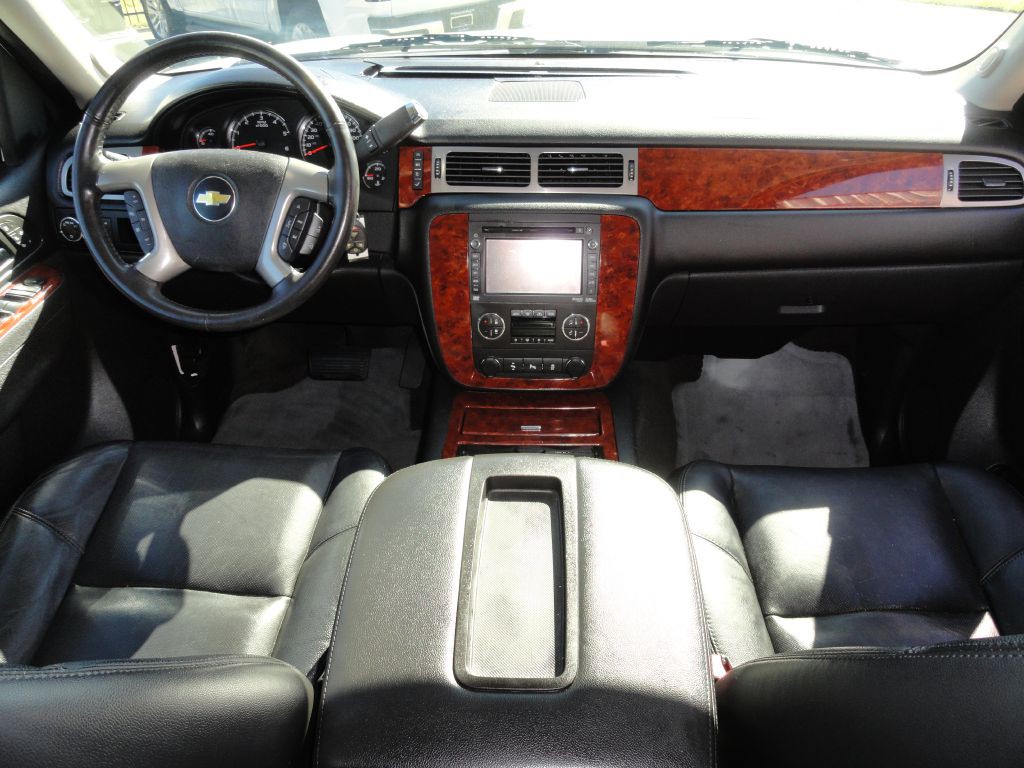 2013 Chevrolet Suburban Image 6