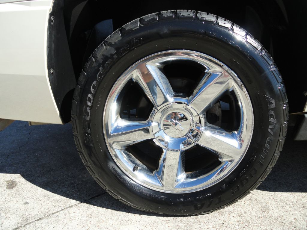 2013 Chevrolet Suburban Image 29