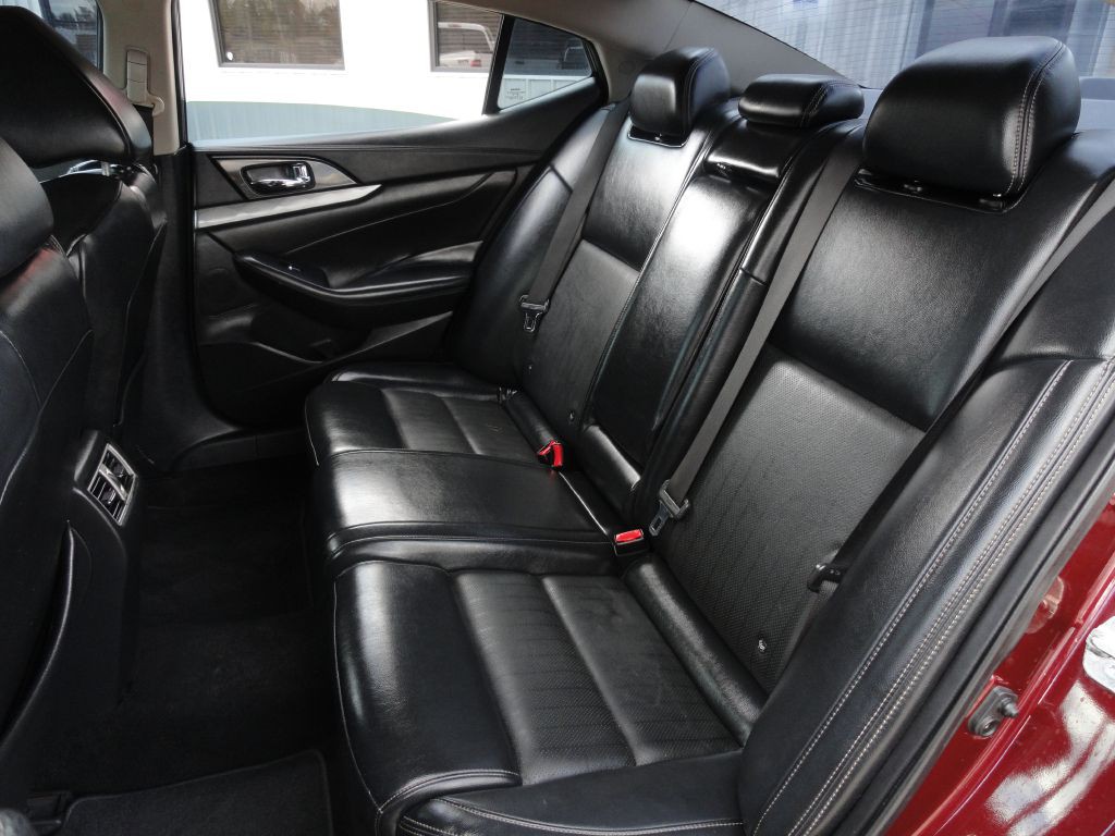 2017 Nissan Maxima Image 9