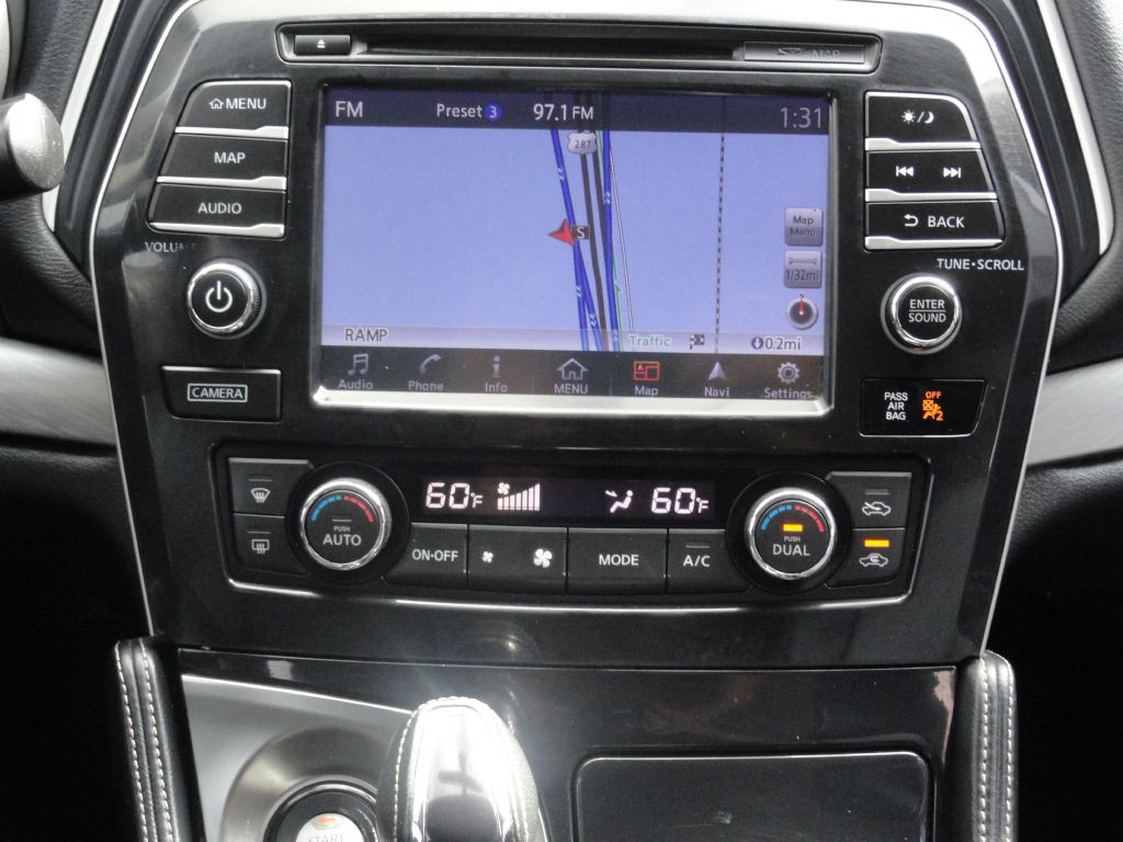 2017 Nissan Maxima Image 13