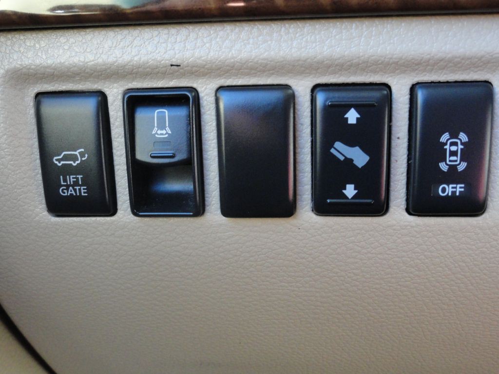 2015 Nissan Armada Image 30