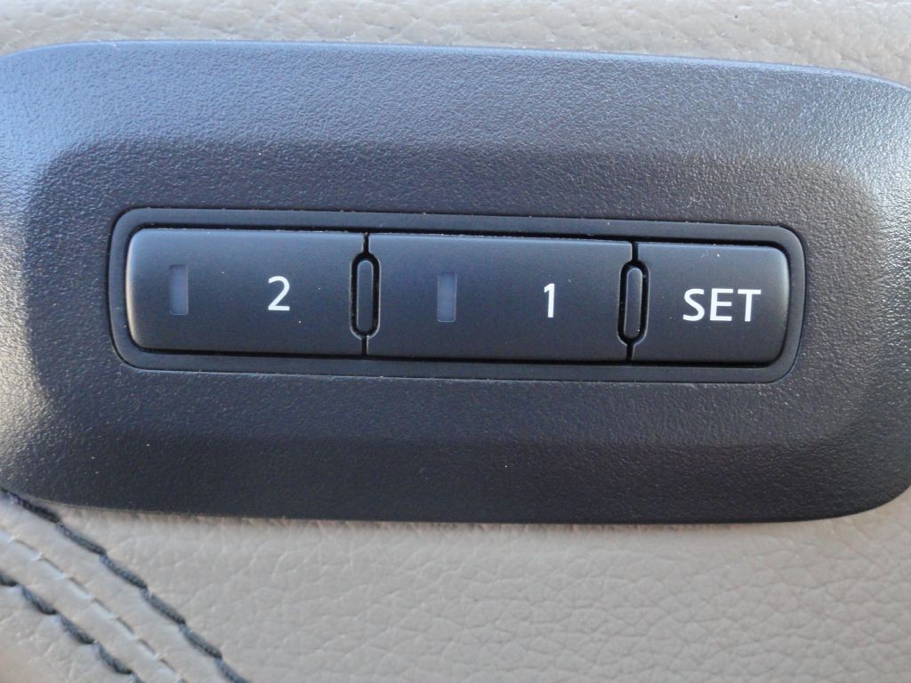 2015 Nissan Armada Image 36