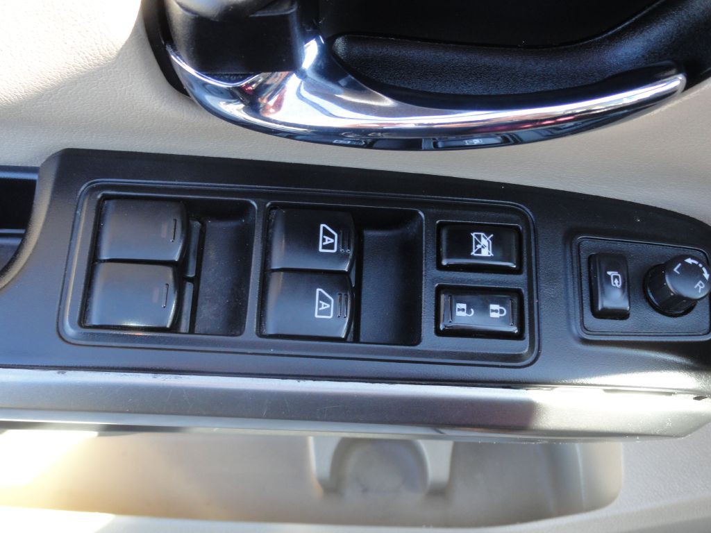 2015 Nissan Armada Image 37