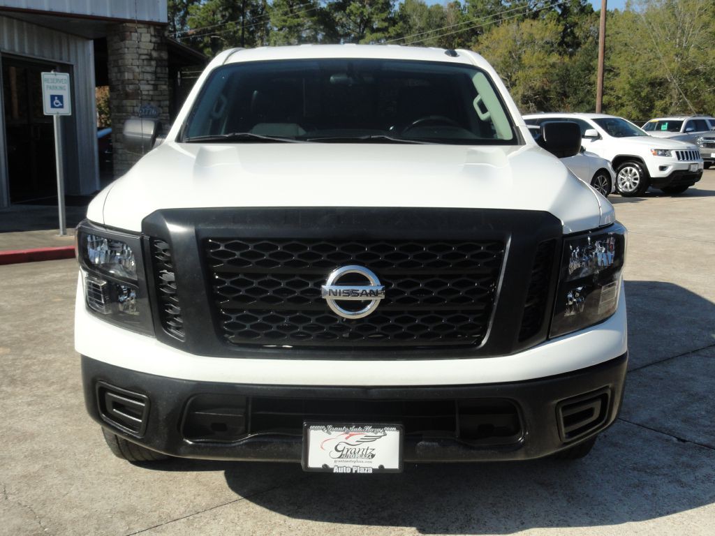 2019 Nissan Titan Image 2