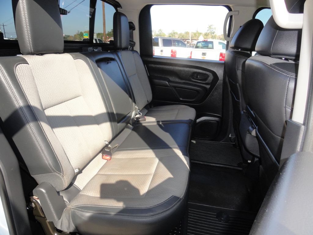 2019 Nissan Titan Image 7
