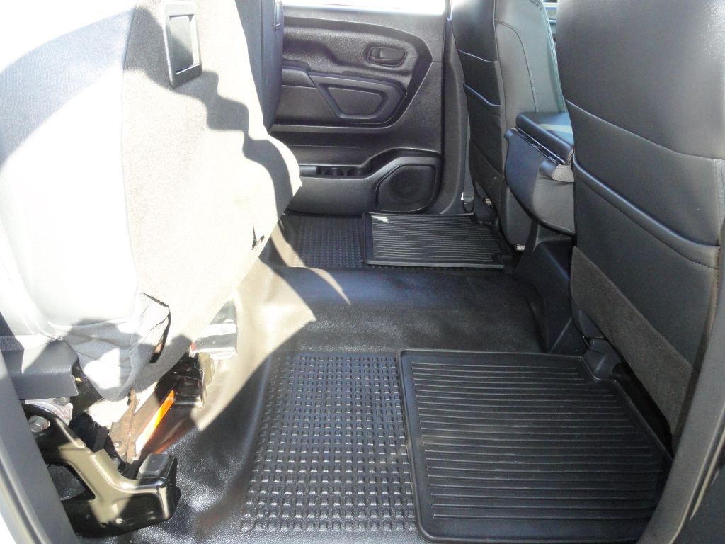 2019 Nissan Titan Image 8