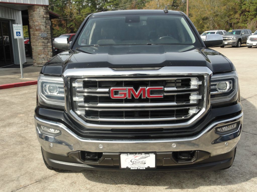 2018 GMC Sierra Image 2