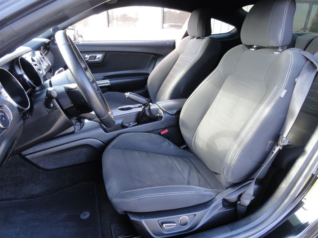 2017 Ford Mustang Image 7