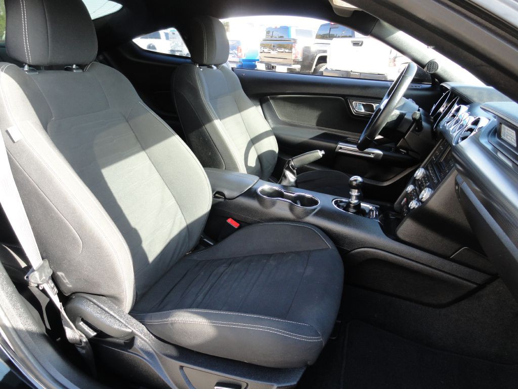 2017 Ford Mustang Image 8