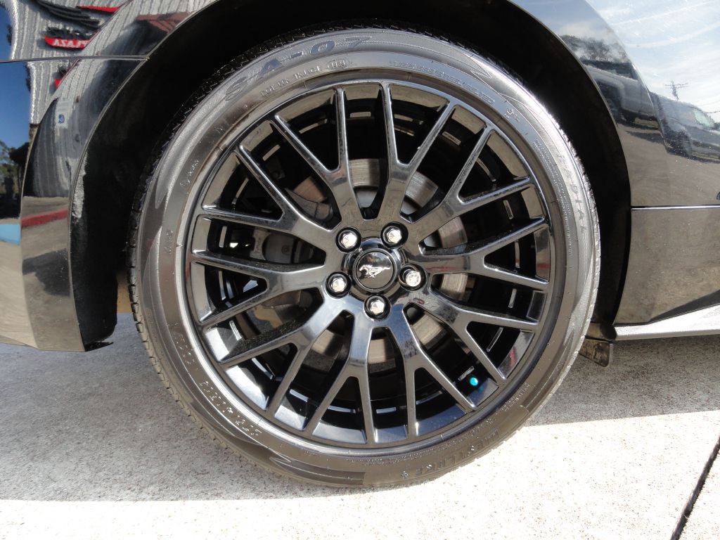 2017 Ford Mustang Image 22