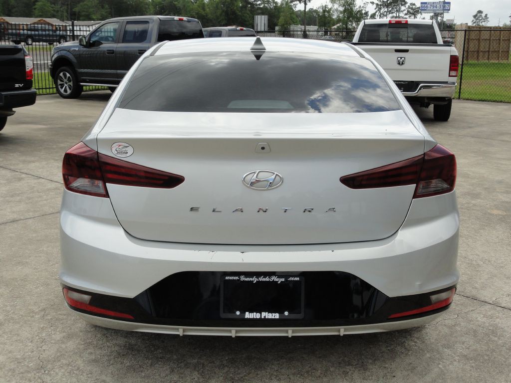 2020 Hyundai Elantra Image 4